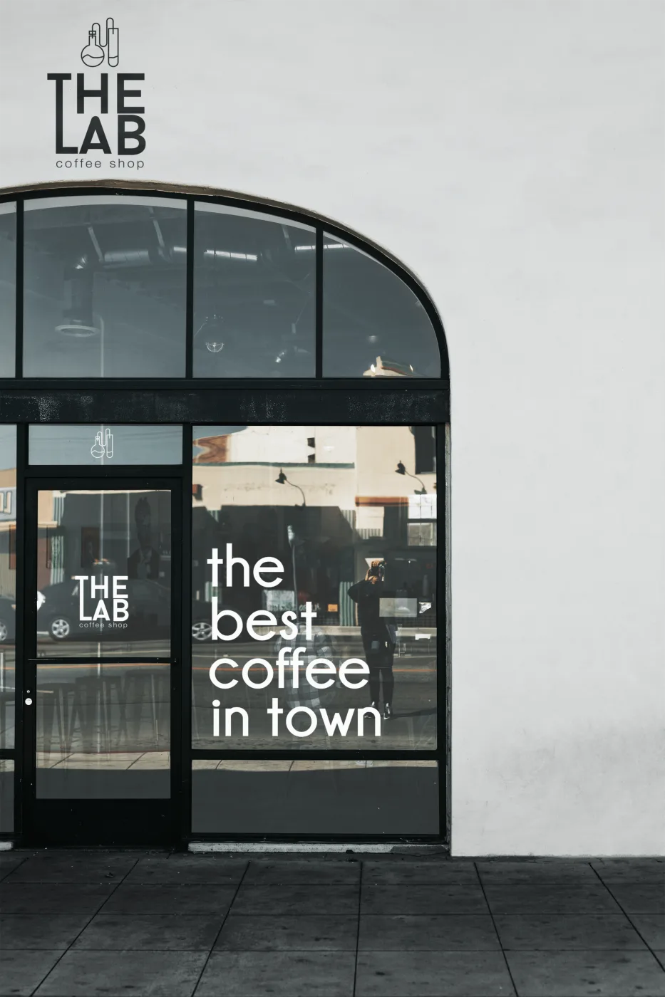 Rotulación de fachada de THE LAB COFFEE SHOP con la identidad visual aplicada